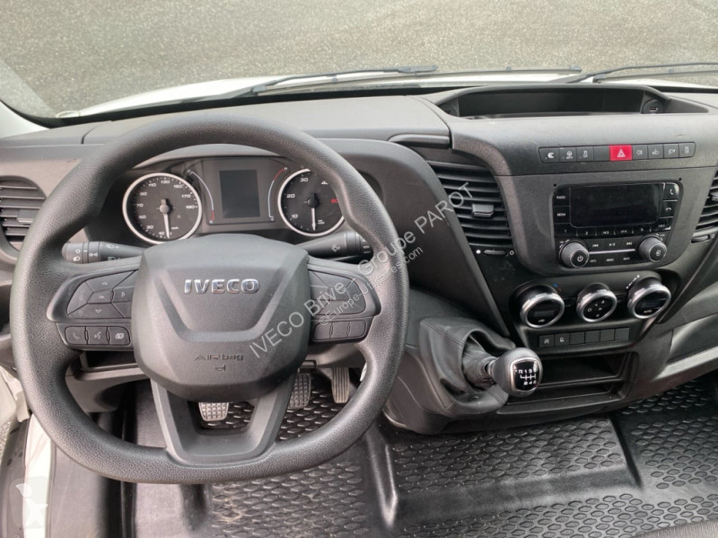 Véhicule utilitaire Iveco 35S16 V16