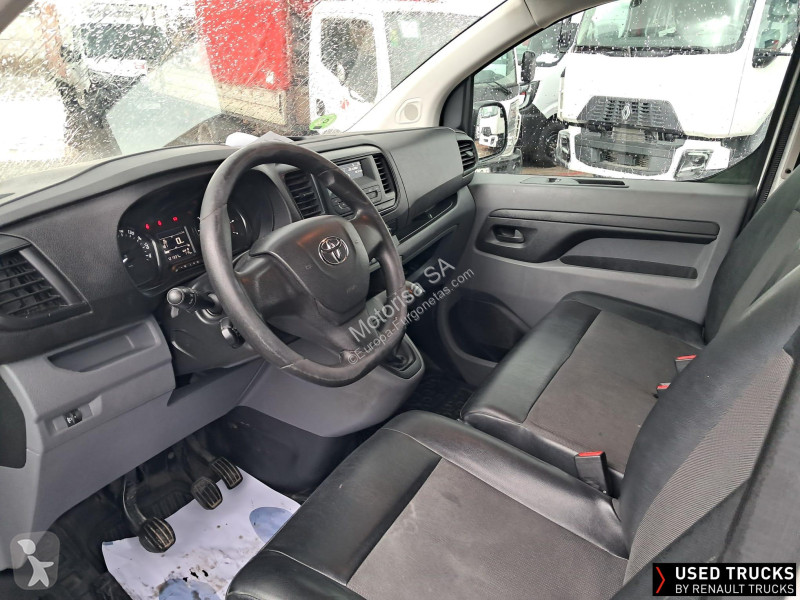 عربة نفعية Toyota Jumper