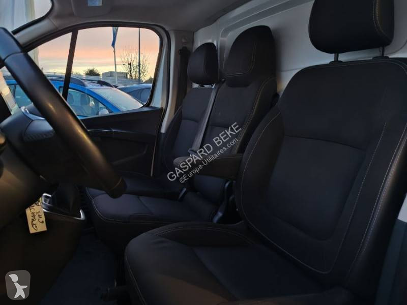 عربة نفعية Nissan