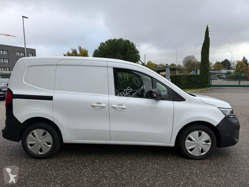 Véhicule utilitaire Nissan