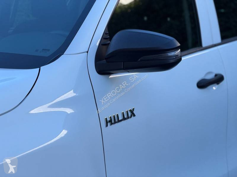 عربة نفعية Toyota