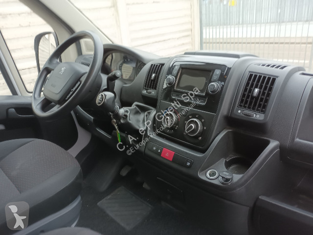 عربة نفعية Peugeot Boxer 330