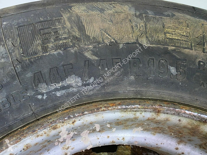 Samochód dostawczy Michelin 445/45 R19.5...