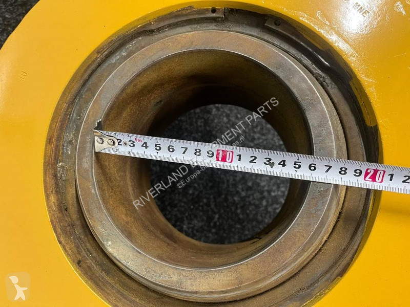 Véhicule utilitaire  5130 B bucket cylinder...