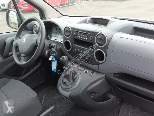 عربة نفعية Peugeot Mod. Vers. Partner Mix Combi