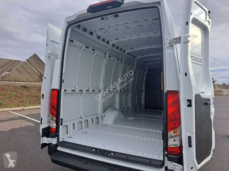 Véhicule utilitaire Iveco 35S18 A8 180CV 3L...