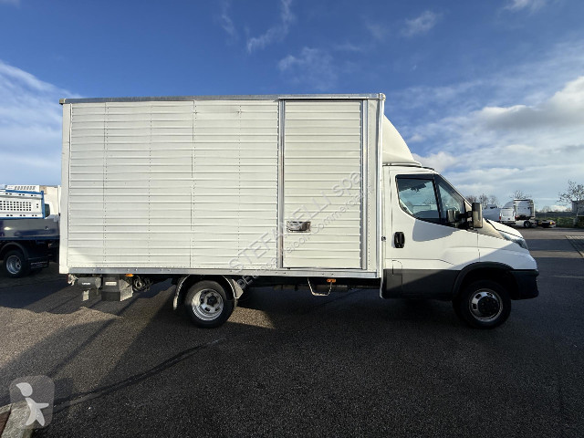 Veicolo commerciale Iveco DAILY 35C14H BOX +...