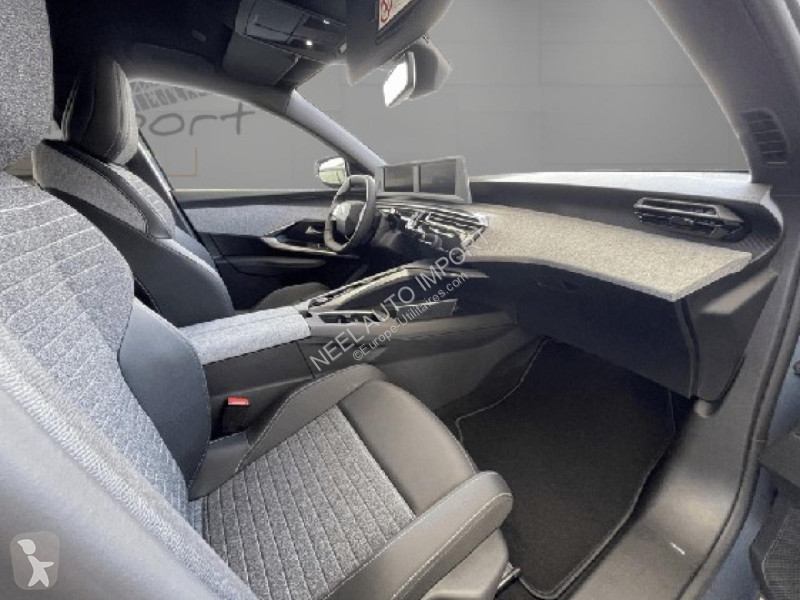 Véhicule utilitaire Peugeot 5008 1.2 i Hybrid...