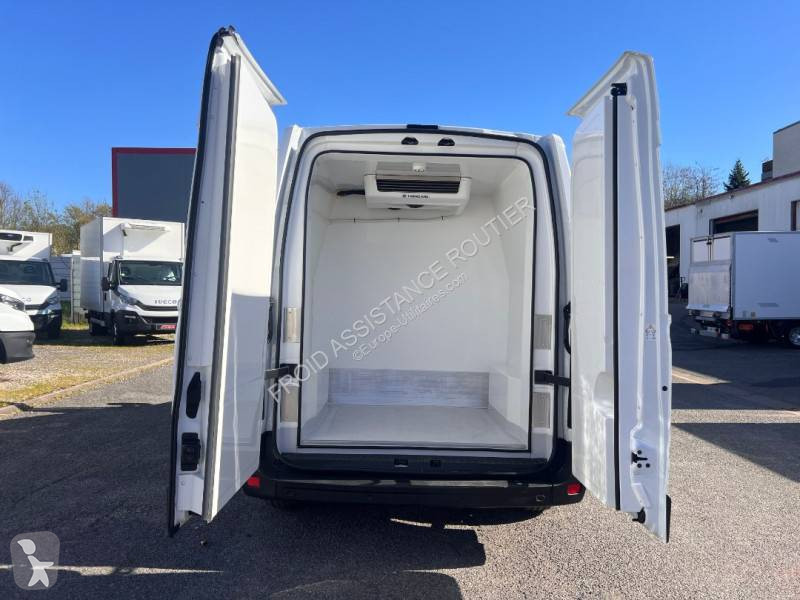 Véhicule utilitaire Nissan