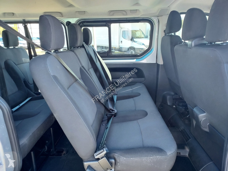Véhicule utilitaire Renault TRAFIC III COMBI...