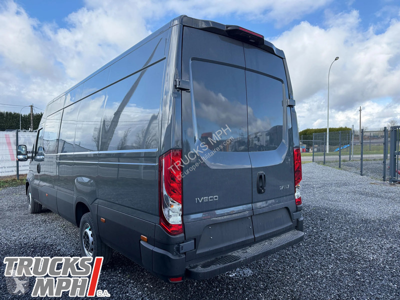 Véhicule utilitaire Iveco 35-180 Crew Cab...