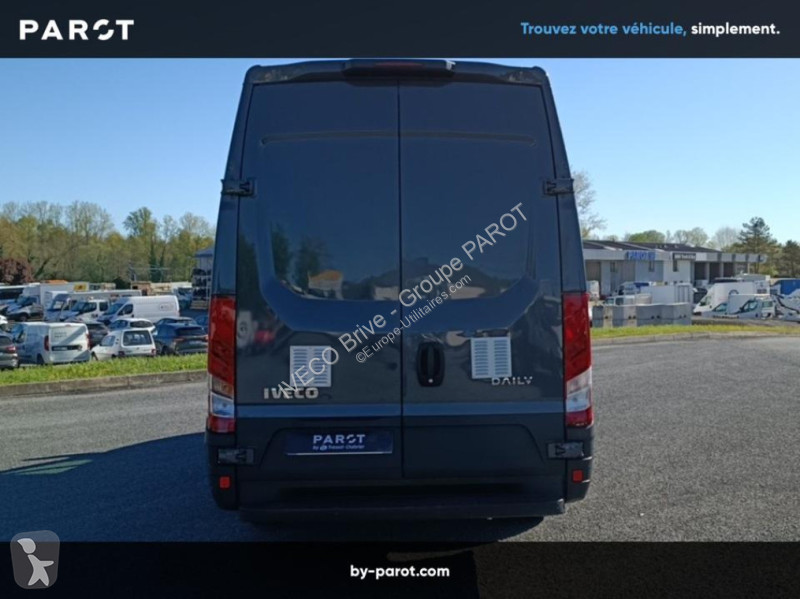 Véhicule utilitaire Iveco 35S14A8 V12 Hi-Matic