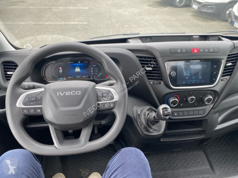 عربة نفعية Iveco 35C16H empattement 3450 3.0 Tor