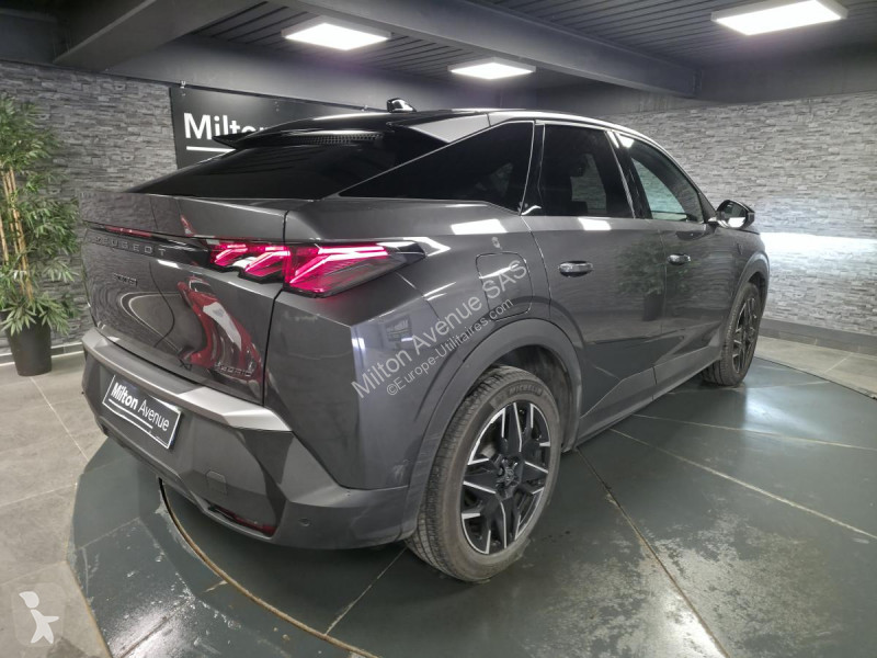 Véhicule utilitaire Peugeot 3008 1.2i Hybrid...