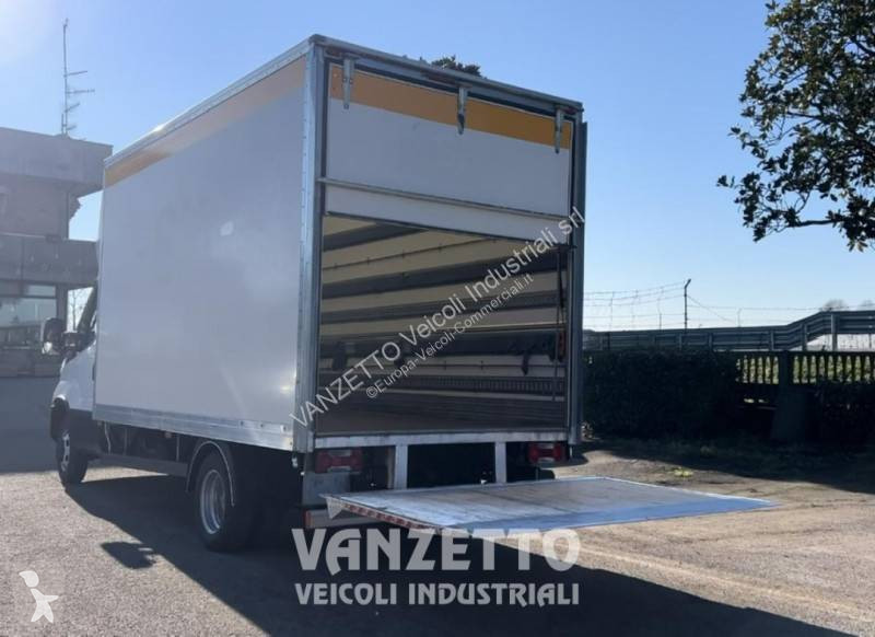 عربة نفعية Iveco