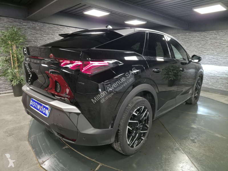 Véhicule utilitaire Peugeot 3008 1.2i Hybrid...