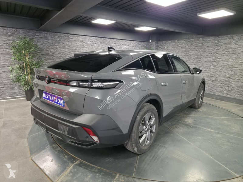 Véhicule utilitaire Peugeot 408 1.2i Hybrid...