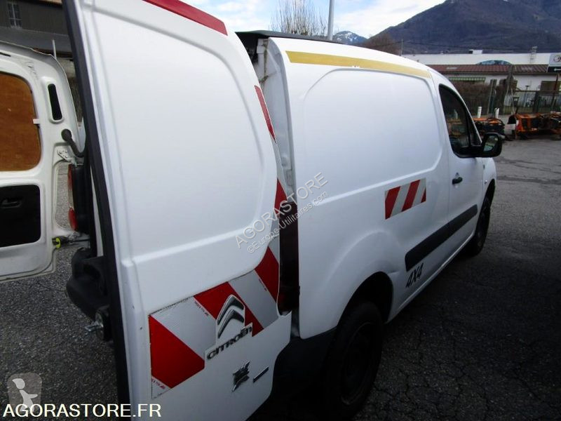 Véhicule utilitaire