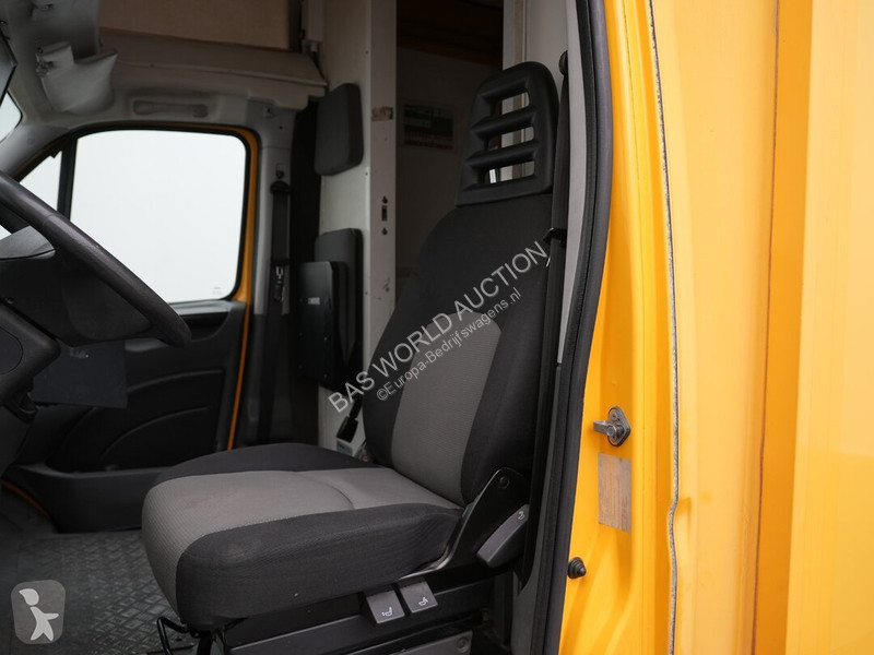 Véhicule utilitaire Iveco 35S11