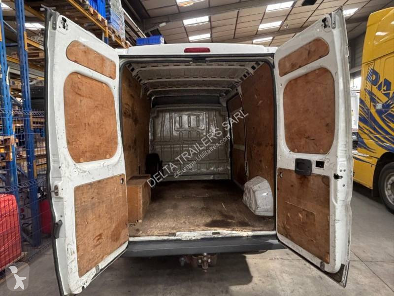 Samochód dostawczy Peugeot