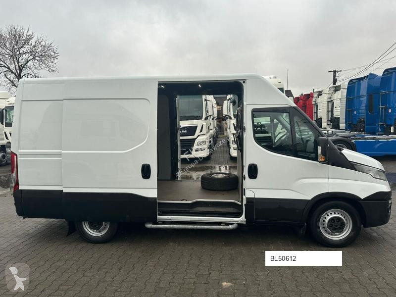Samochód dostawczy Iveco Daily 35S18