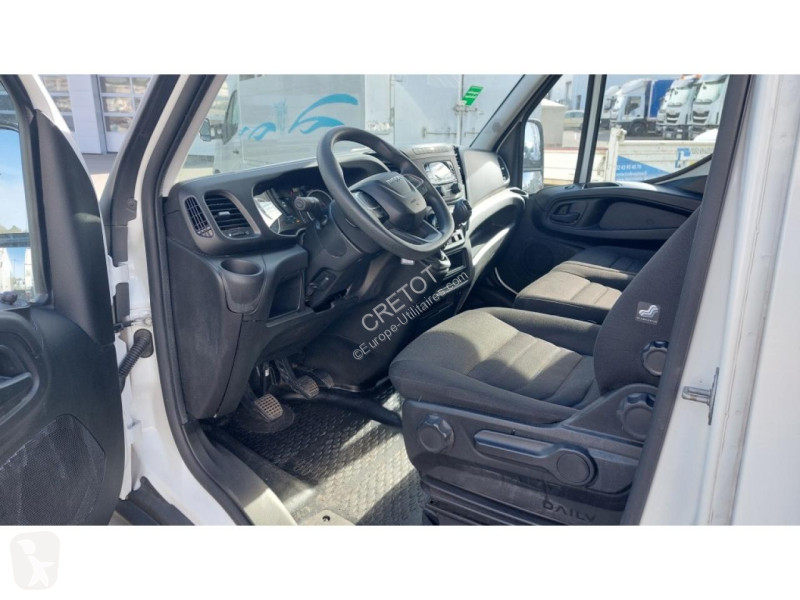Véhicule utilitaire Iveco DAILY 35C16 3L Caisse...