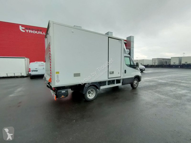 Véhicule utilitaire Iveco FRIGO 12M3 160 CV...