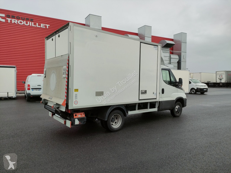 Iveco FRIGO 12M3 160 CV ROUES JUMELEES HAYON...