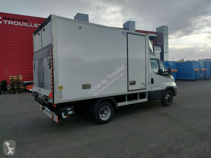 Véhicule utilitaire Iveco FRIGO 12M3 160 CV...