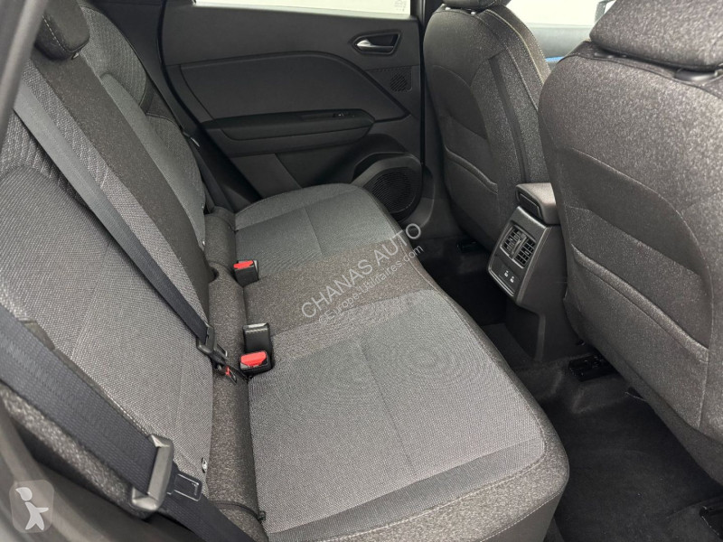 Véhicule utilitaire Renault E-Tech full hybrid...