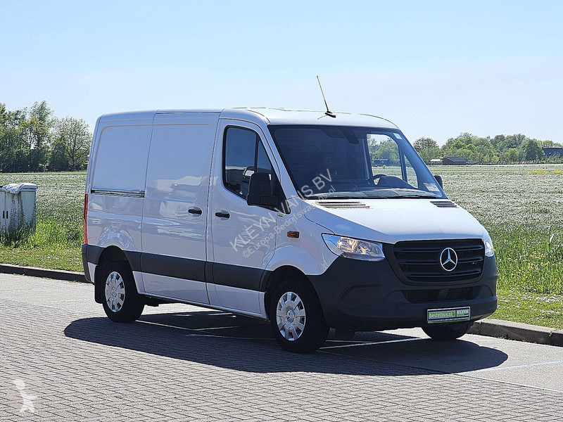 Véhicule utilitaire Mercedes 311 L1H1 Mbux...