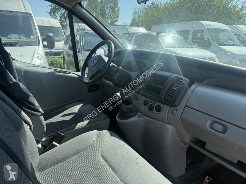 Véhicule utilitaire Opel VIVARO FG F2700 C1...