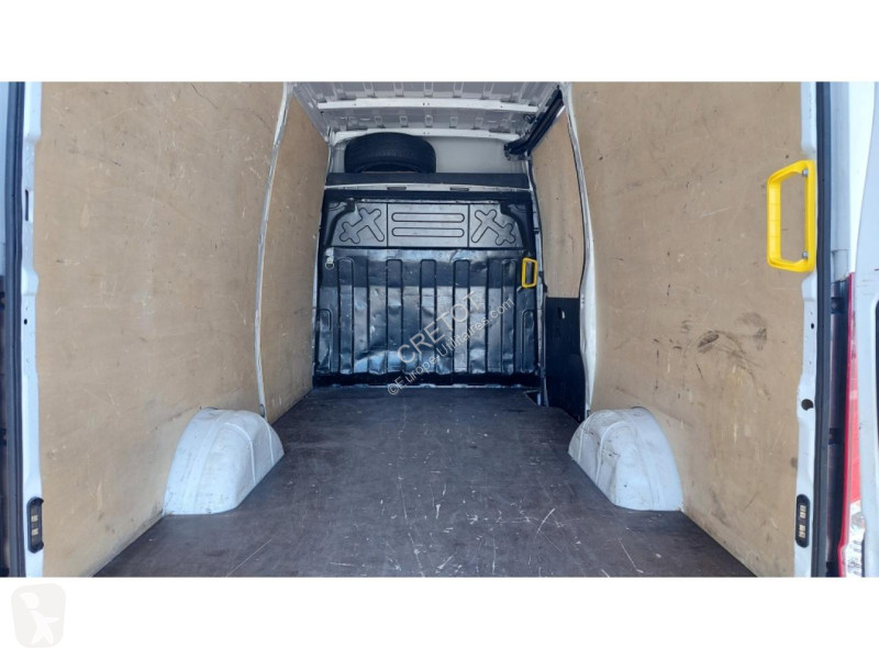 Véhicule utilitaire Iveco DAILY 35 S 14 V 12 A8 E6