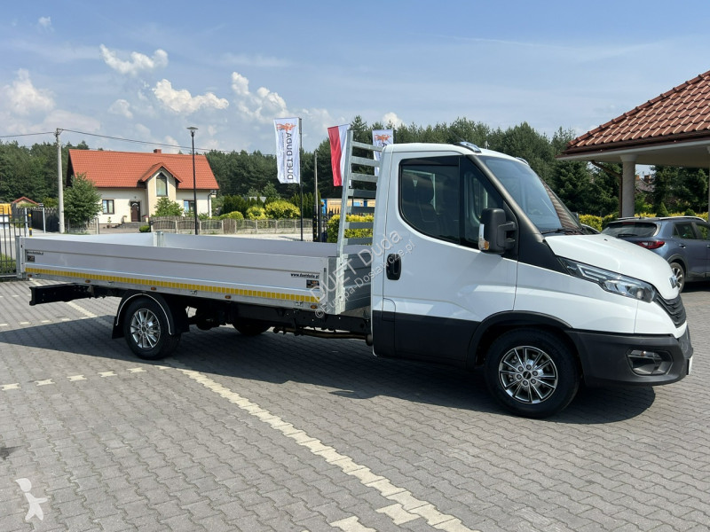 Лекотоварен автомобил Iveco 35S18 H