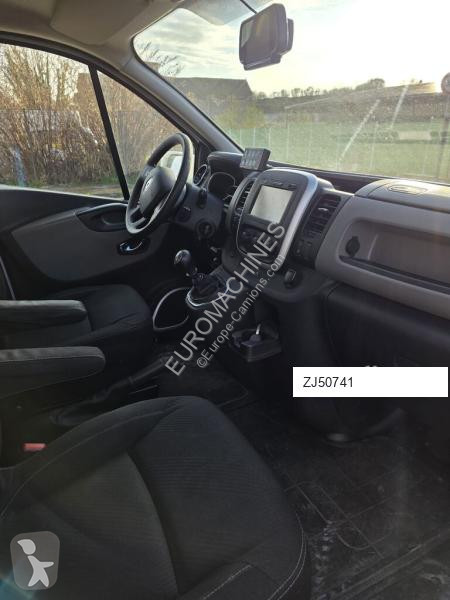 عربة نفعية Renault TRAFIC