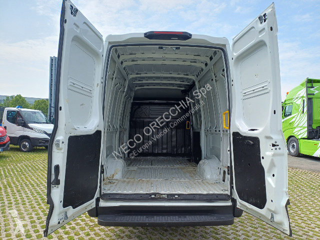 Véhicule utilitaire Iveco DAILY 35S16 - 3520