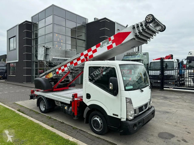 عربة نفعية Nissan 3X UNIT  35.13 EURO 6 + LIFT...