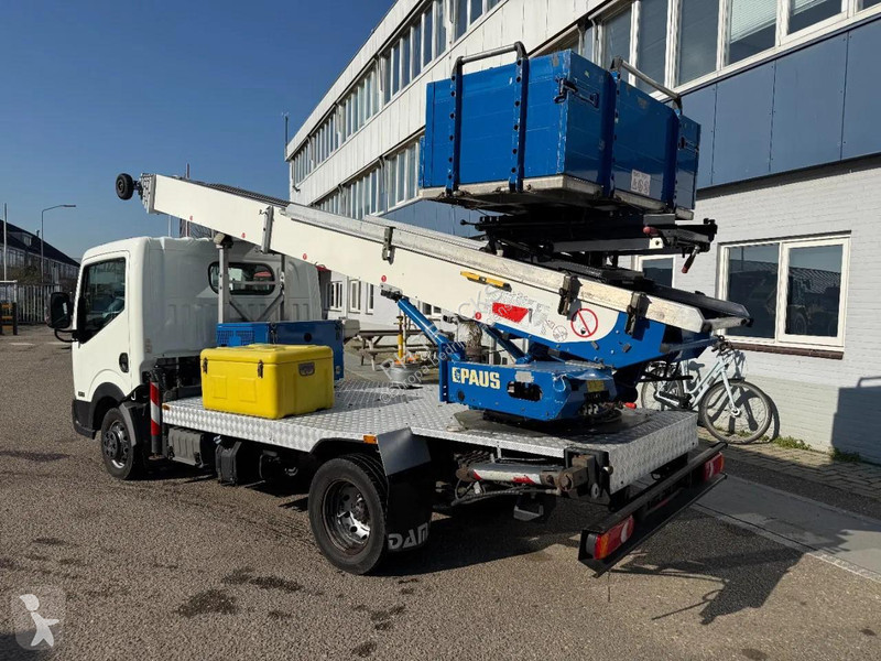 Furgoneta Nissan 35.13 met paus verhuislift 25...
