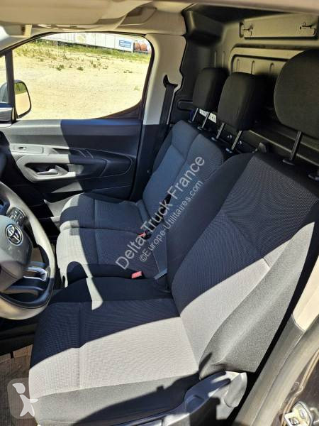 عربة نفعية Toyota