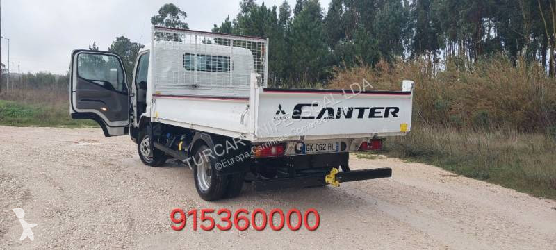 Véhicule utilitaire Mitsubishi Fuso