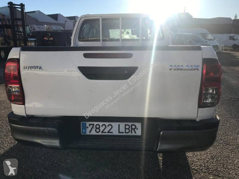 عربة نفعية Toyota