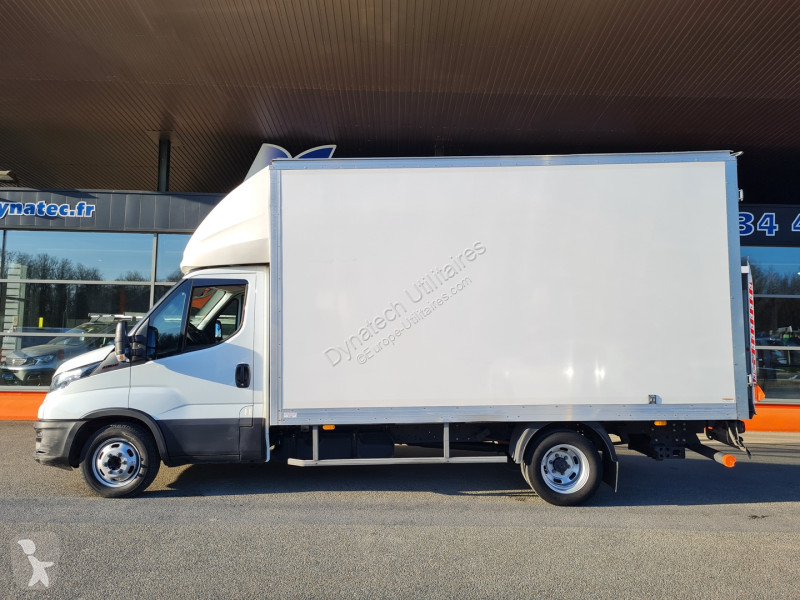 Véhicule utilitaire Iveco 35C16