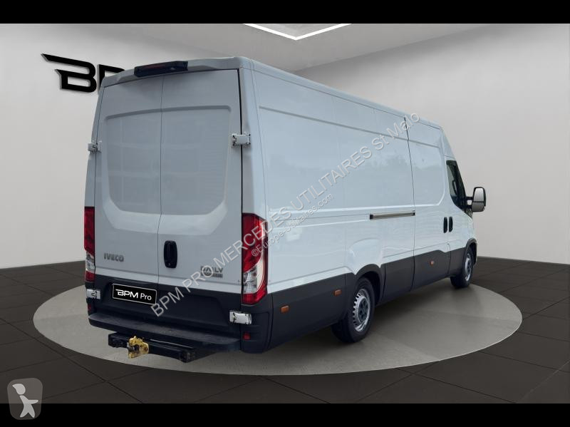 Véhicule utilitaire Iveco 35S Fg 35S16H V16...