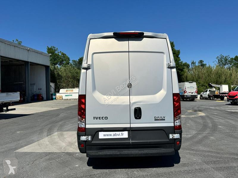 Véhicule utilitaire Iveco 35S16A8V12P DAILY...