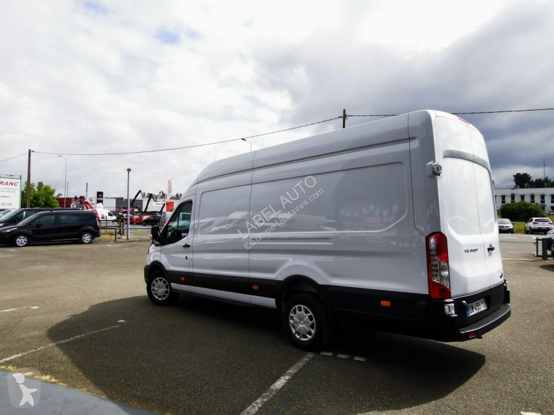 Véhicule utilitaire Ford