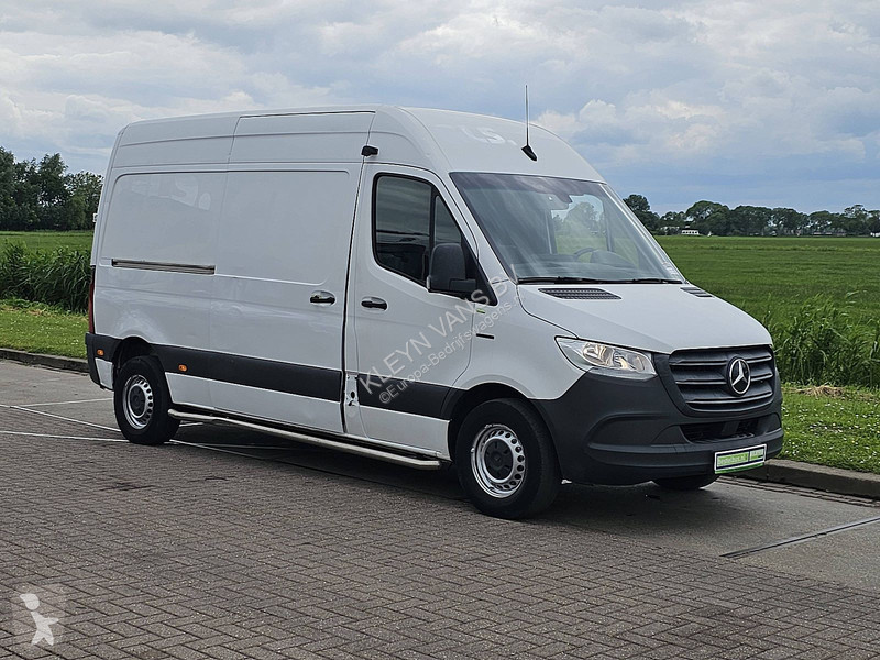 عربة نفعية Mercedes 55 kWh 168 km wltp