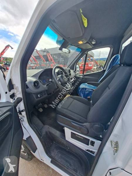 Samochód dostawczy Mercedes