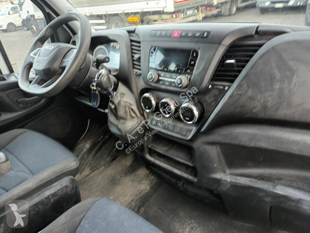 Samochód dostawczy Iveco Daily 35C14 D