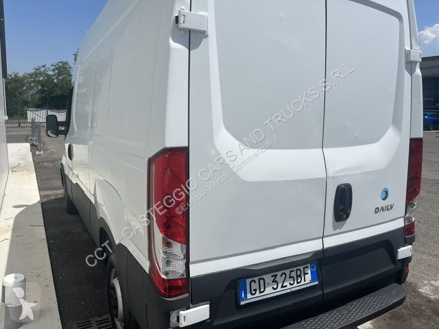 Véhicule utilitaire Iveco DAILY