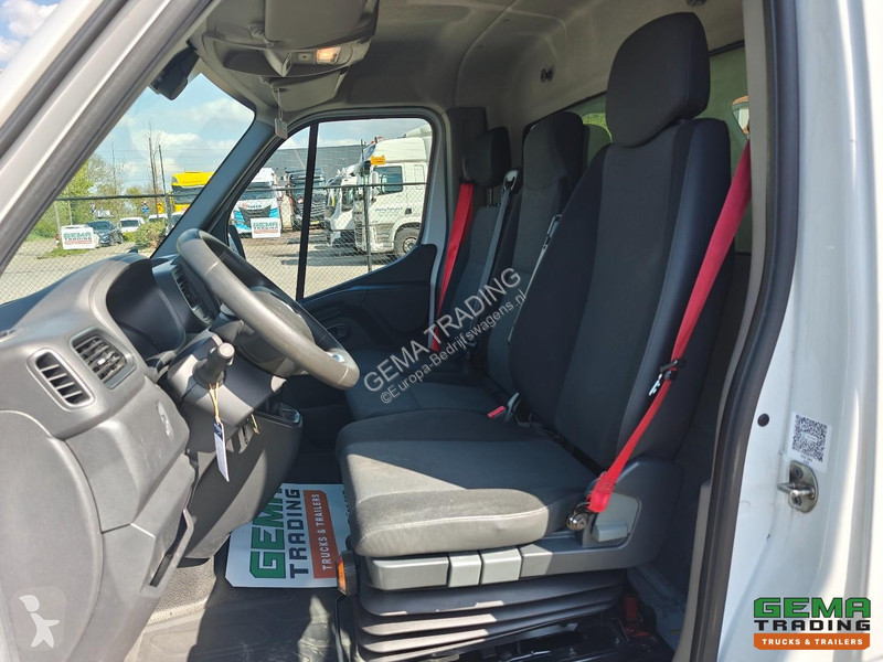 Furgoneta Renault 4x2 Day Cab (3 Persons)...